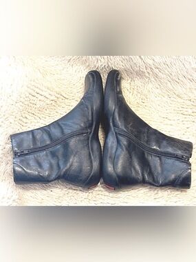 Black Leather Ankle Booties - Sleek Zip-Back Comfort.  (Made in Brazil 🇧🇷)